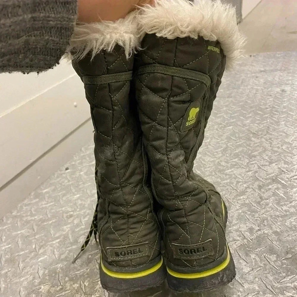 Sorel  boots - Picture 3 of 6